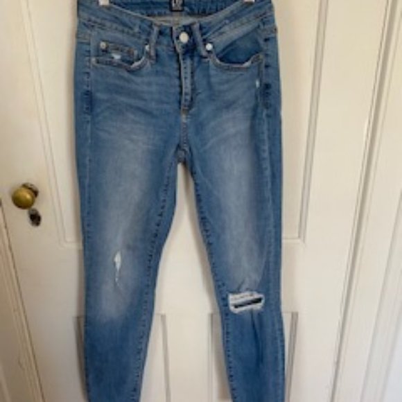 Women's Gap Distressed Jeans, Curvy, True Skinny, Size 25R - Picture 1 of 4